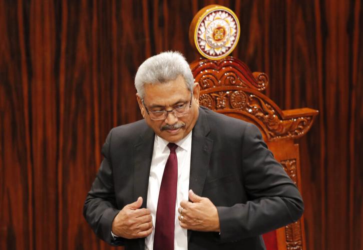Σρι Λάνκα: Επέστρεψε Ο έκπτωτος πρόεδρος Ρατζαπάξα