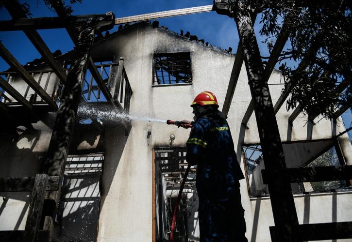 Υπ. Υποδομών: Αυτοψίες σε 251 κτήρια μετά τις φωτιές σε Πεντέλη, Παλλήνη και Ραφήνα