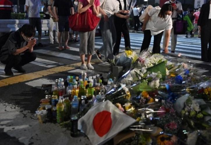 Ιαπωνία: Σε κατάσταση σοκ η χώρα μία ημέρα μετά τη δολοφονία του πρώην πρωθυπουργού Άμπε