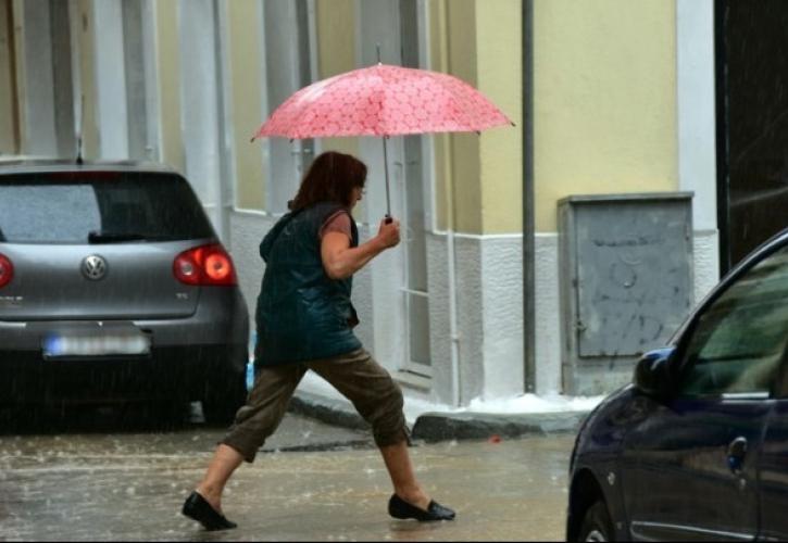 Ισχυρές βροχές και καταιγίδες στα δυτικά-βορειοδυτικά από απόψε έως την Τρίτη