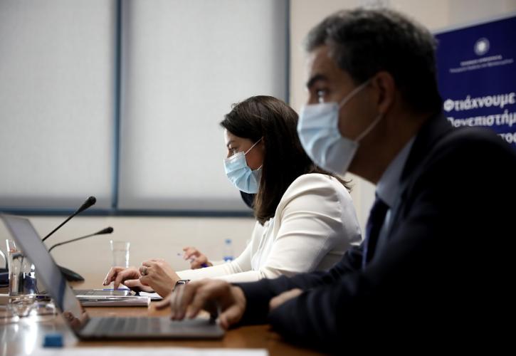 Η υπερσυγκεντρωτική υπουργός και ο διεθνολόγος υφυπουργός - Ποιος... φυσάει το ροδάκινο