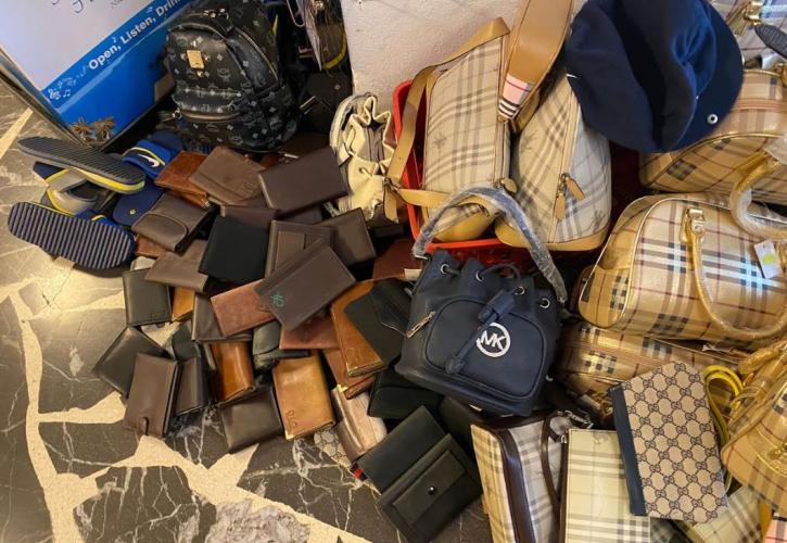 Κίνα: Οι αρχές κατέστρεψαν 3.000 τόνους από προϊόντα-μαϊμού αξίας 69 εκατ. δολαρίων