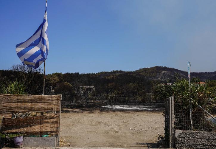 Συνεχίζεται η πυρκαγιά στη Λέσβο - Απεγκλωβίστηκαν 2 άτομα από τον Πολιχνίτο