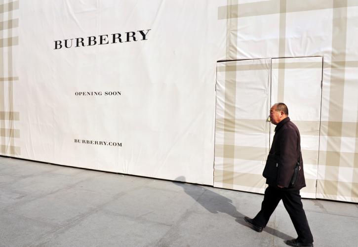 Burberry: Οριακή αύξηση των πωλήσεων, μετά από τα lockdown στην Κίνα