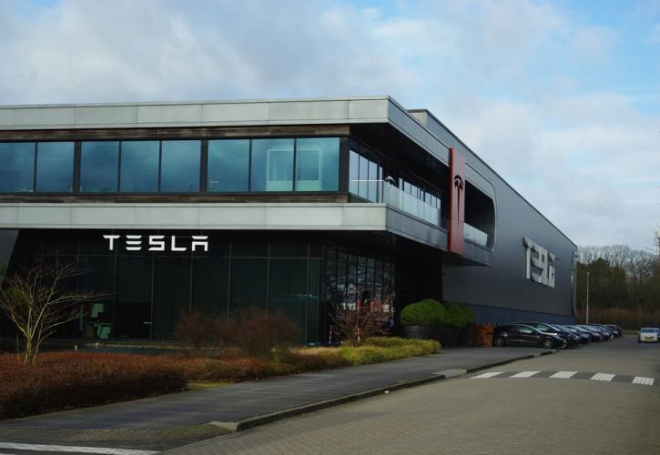 Tesla: Ανακαλεί 30.000 Model X από τις ΗΠΑ - Λόγω δυσλειτουργιών στους αερόσακους