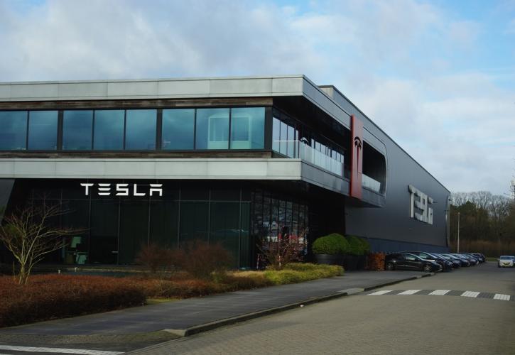 Tesla: Κάτω από τις προβλέψεις οι παραδόσεις οχημάτων στο γ' τρίμηνο