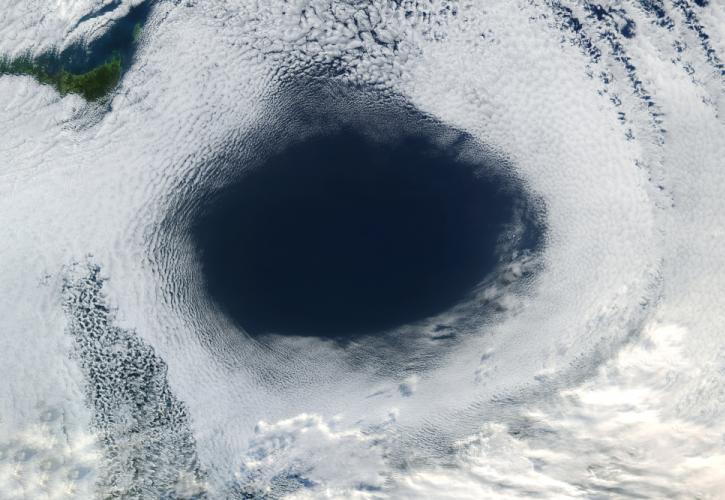 Επιστήμη: Ανακαλύφθηκε μεγάλη τρύπα του όζοντος πάνω από τους τροπικούς, επταπλάσια από εκείνη της Ανταρκτικής