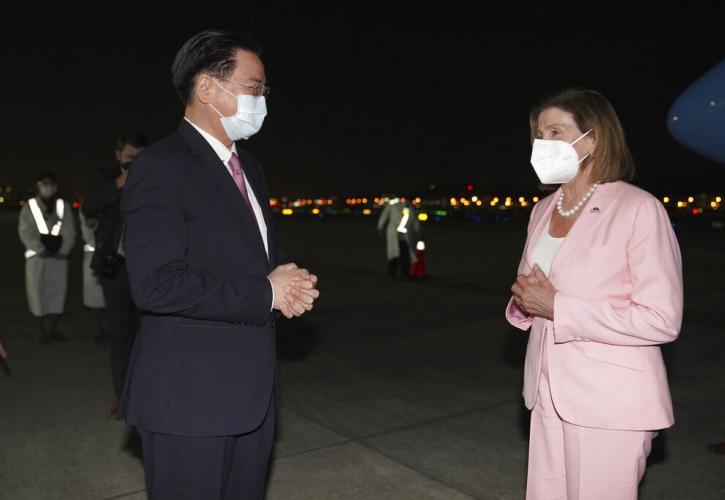 Έφτασε στην Ταϊβάν η Νάνσι Πελόζι - Θα λάβουμε «όλα τα αναγκαία μέτρα» λέει η Κίνα