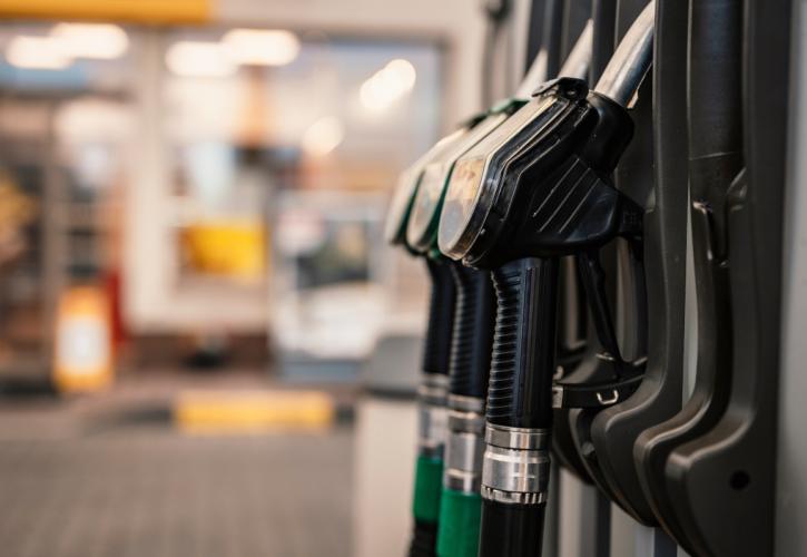 ΗΠΑ: Σε χαμηλά έξι μηνών η τιμή της βενζίνης - Έπεσε κάτω από τα 4 δολάρια/γαλόνι