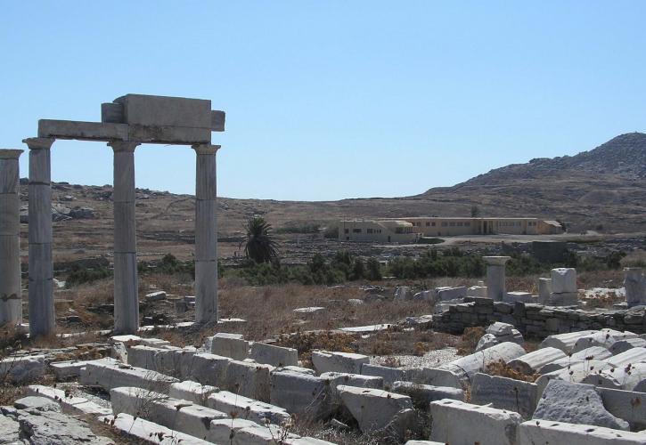 Ψήνεται Εξεταστική ΠΑΣΟΚ και ΣΥΡΙΖΑ για παρακολουθήσεις - Αλλαγές στην εκλογή Μουφτή