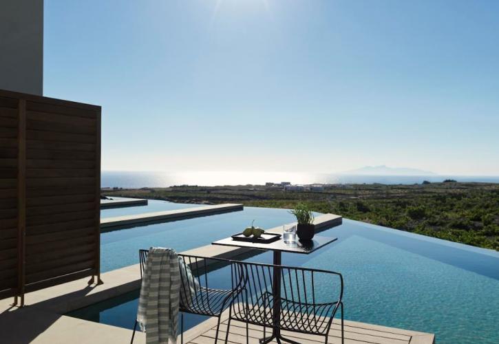 Magma Resort Santorini: Άνοιξε το πρώτο θέρετρο με το εμπορικό σήμα της Hyatt στα ελληνικά νησιά