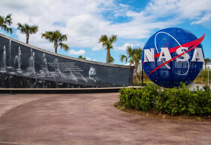 H NASA αποσύρει τον διαστημικό πύραυλο SLS λόγω του τυφώνα Ίαν