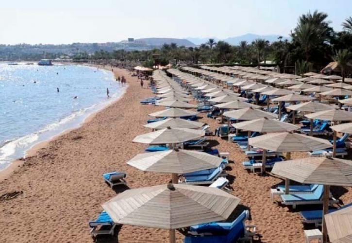 Εισαγγελική έρευνα για καταλήψεις σε παραλίες της Πάρου και σφράγιση καταστήματος στη Σέριφο