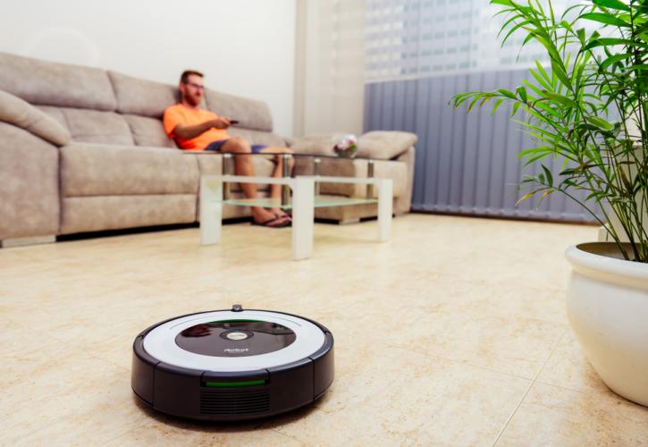 Amazon: Εξαγοράζει την κατασκευάστρια της σκούπας Roomba, αντί 1,7 δισ. δολ.