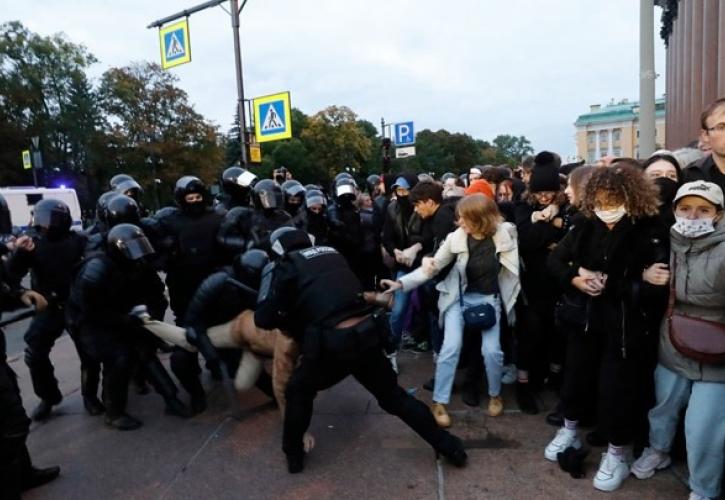 «Χωρίς προηγούμενο» η καταπίεση στη Ρωσία σύμφωνα με ειδικό του ΟΗΕ
