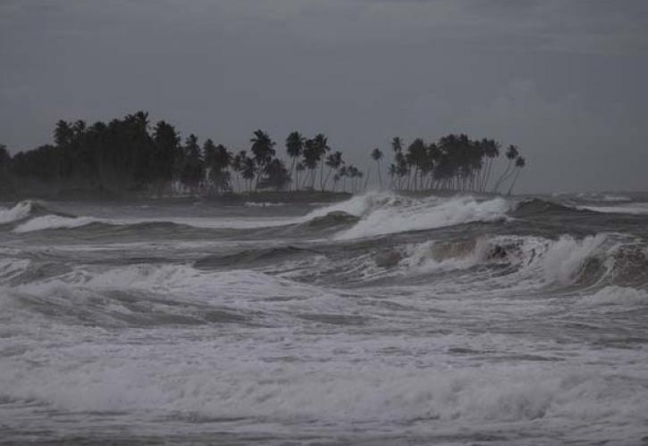 Ο κυκλώνας Φιόνα προκαλεί εκτενείς καταστροφές στις ανατολικές ακτές του Καναδά