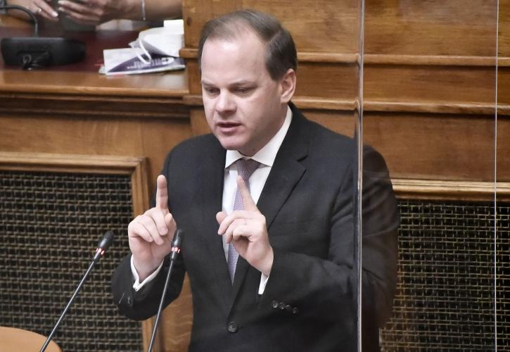 Καραμανλής: Επιλύουμε χρόνια προβλήματα στις επιβατικές μεταφορές και στον σιδηρόδρομο