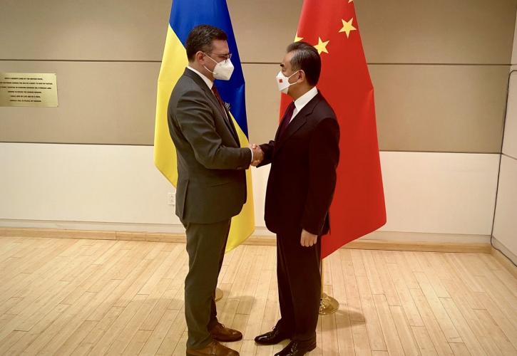 Συνάντηση των ΥΠΕΞ Κίνας και Ουκρανίας - Η πρώτη μετά το ξέσπασμα του πολέμου