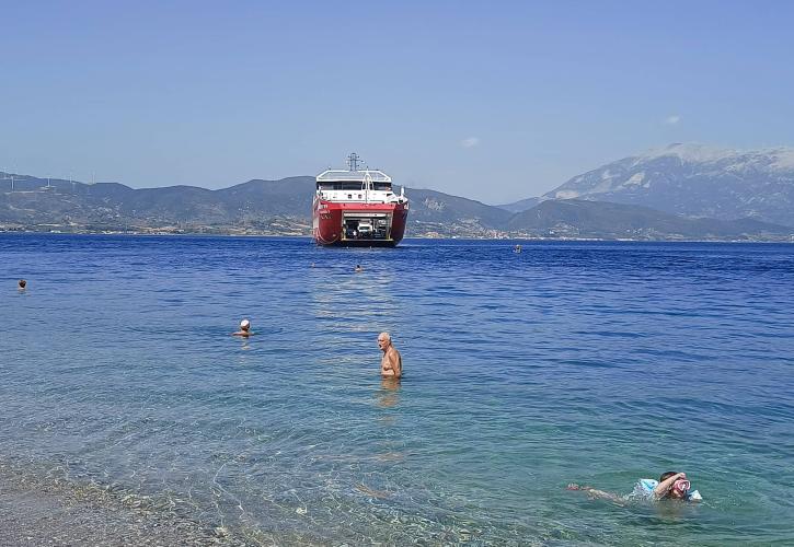 Πάτρα: Επιχείρηση διάσωσης κολυμβητών από Ferry boat στο Ρίο