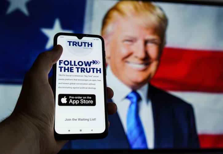 Τραμπ: Παρακολουθεί την ελεύθερη πτώση της Trump Media και «γράφει» ζημιές δισ. δολαρίων