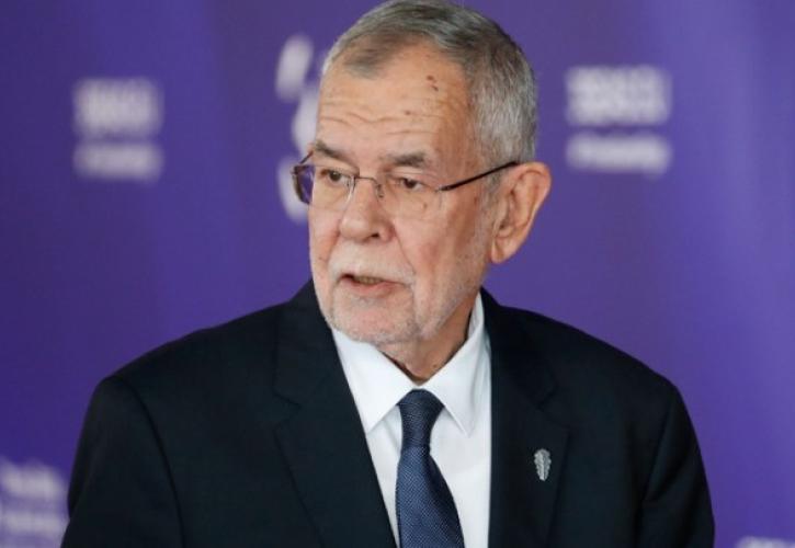 Προεδρικές εκλογές στην Αυστρία: Ο απερχόμενος πρόεδρος Αλεξάντερ Φαν ντερ Μπέλεν εκλέγεται από τον πρώτο γύρο