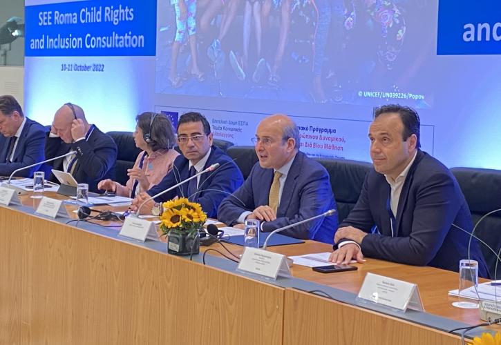 Χατζηδάκης: Καθήκον μας να δημιουργήσουμε τις προϋποθέσεις για την κοινωνική ένταξη και ευημερία των Ρομά