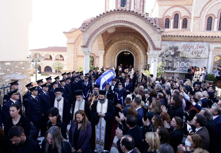 Πλήθος κόσμου είπε το «τελευταίο αντίο» στον Αλέξανδρο Νικολαΐδη
