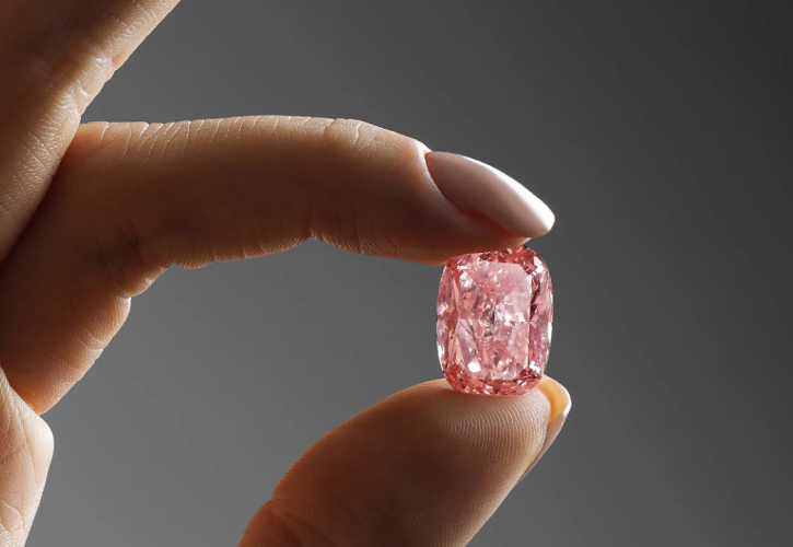 Ροζ διαμάντι σπάει ρεκόρ σε δημοπρασία στο Χονγκ Κονγκ