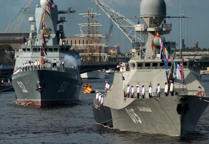 Κριμαία: Ουκρανική επίθεση με ταχύπλοα drones και πυραύλους κρουζ στο λιμάνι της Σεβαστούπολης