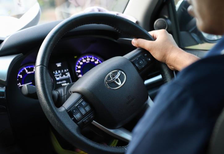 Toyota: Τα υψηλότερα κόστη έπληξαν την κερδοφορία της στο β' τρίμηνο χρήσης