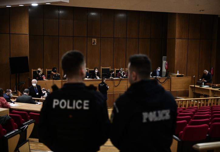 Δίκη Χρυσής Αυγής: «Ο Φύσσας μου είπε για τον Ρουπακιά "Αυτός με μαχαίρωσε"» κατέθεσε αστυνομικός της ΔΙΑΣ