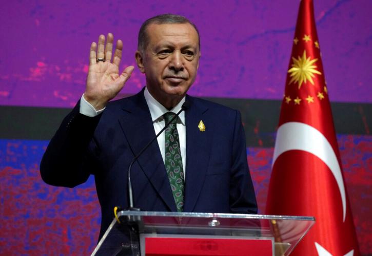 Ερντογάν: Έπαιξε το χαρτί του «πατρίς, θρησκεία, οικογένεια» και του βγήκε