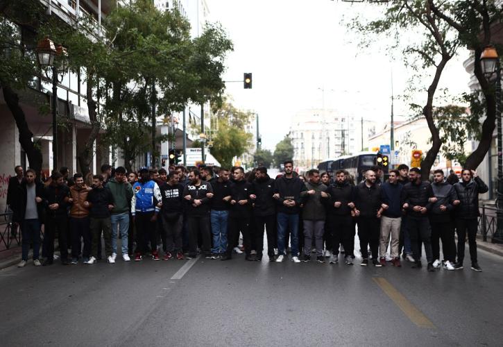 Εξέγερση του Πολυτεχνείου: Ολοκληρώθηκε η πορεία με την αιματοβαμμένη σημαία