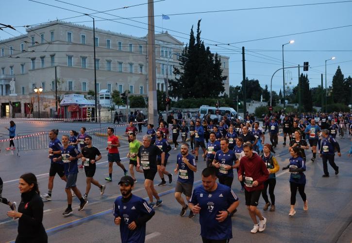 Κυκλοφοριακό χάος στο κέντρο της Αθήνας λόγω αγώνων δρόμου στο πλαίσιο του 39ου Μαραθωνίου