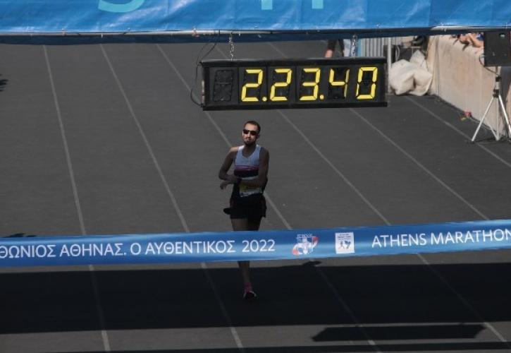 Ο Πιτσώλης θριαμβευτής στον 39ο Αυθεντικό Μαραθώνιο της Αθήνας