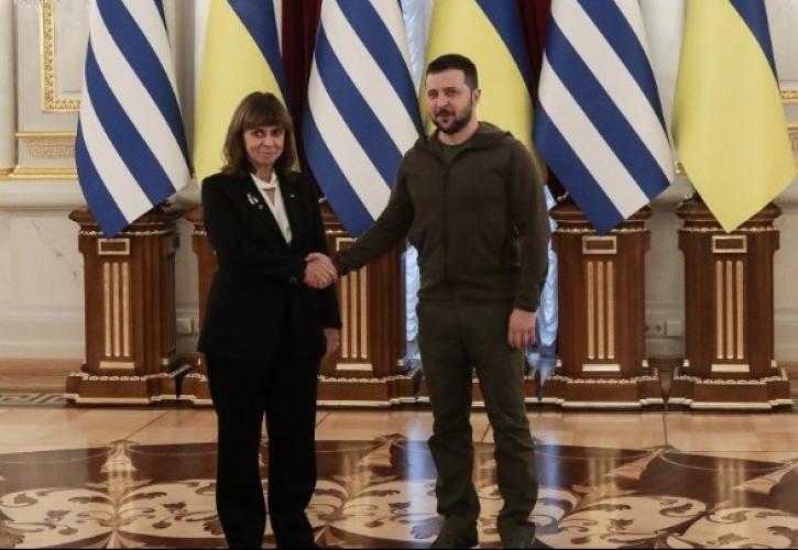 Σακελλαροπούλου σε Ζελένσκι: Η Ελλάδα από την πρώτη στιγμή στο πλευρό της Ουκρανίας