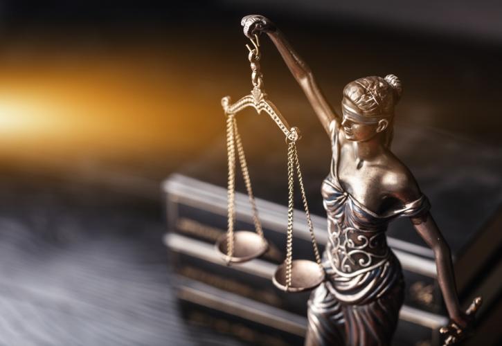 ΕΔΕ: Εκφράζει την ανησυχία της για την εισαγωγή της τεχνητής νοημοσύνης στη Δικαιοσύνη