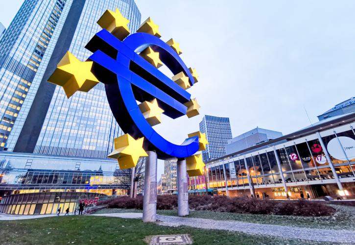 Bloomberg: Η ΕΚΤ «κλίνει» προς μικρότερη αύξηση των επιτοκίων τον Δεκέμβριο