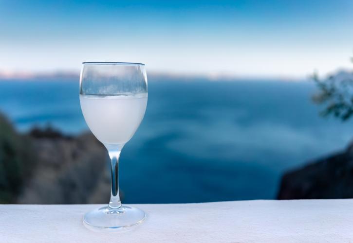 Αλκοολούχα ποτά: Η ακτινογραφία των ελληνικών εξαγωγών και οι αντοχές κόντρα στις κρίσεις – «Βασιλιάς» το ούζο