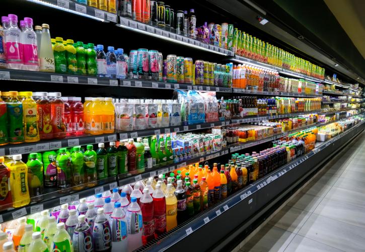 Συντελεστές ΦΠΑ: Τι ισχύει για αναψυκτικά, χυμούς, ροφήματα - Άλλος συντελεστής στο κατάστημα, άλλος στο «πακέτο»
