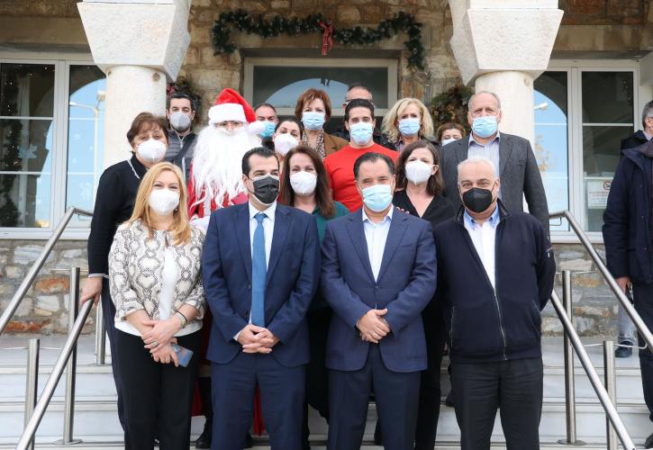 Επίσκεψη Γεωργιάδη - Πλεύρη στο Νοσοκομείο Παίδων για τη διανομή παιχνιδιών