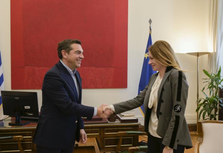 Προσχώρηση της Αγγ. Αδαμοπούλου στο ΣΥΡΙΖΑ-ΠΣ ανακοίνωσε ο Αλ. Τσίπρας