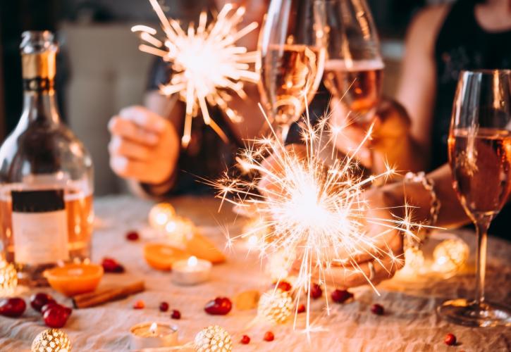 Βρετανία: Οι καταναλωτές μειώνουν τα έξοδα για τα Χριστούγεννα - Στο σπίτι το εορταστικό γεύμα