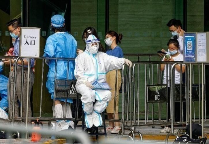 Κάτοικοι της ηπειρωτικής Κίνας σπεύδουν στο Χονγκ Κονγκ για να κάνουν εμβόλια mRNA