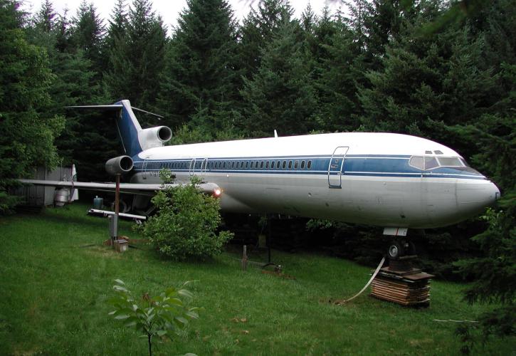 Το αεροπλάνο που μετέφερε τη σορό του Ωνάση έχει γίνει ... σπίτι σε δάσος του Όρεγκον