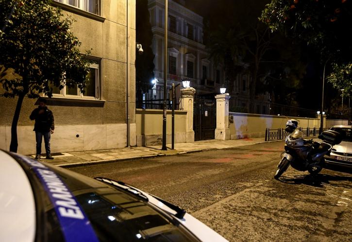 ΥΠΕΞ: Καταδικάζουμε απερίφραστα την επίθεση σε οχήμα της Ιταλικής Πρεσβείας -Τι είπε η Μελόνι
