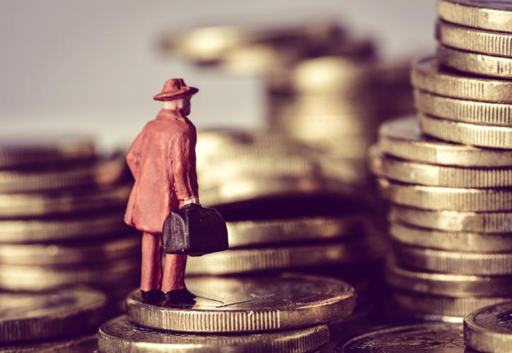 Στα 30.000 ευρώ αυξάνεται ο «κόφτης» στα χρέη των οφειλετών του ΕΦΚΑ που δεν μπορούν να βγουν στη σύνταξη