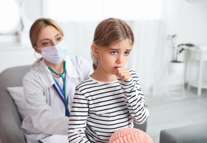 Το κύμα ιώσεων θα κορυφωθεί τον Φεβρουάριο - Ένα στα δέκα παιδιά χρειάζεται νοσηλεία