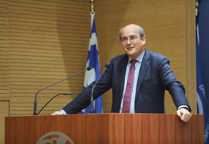 Κ. Χατζηδάκης: Οι πολιτικές της κυβέρνησης συμβάλουν στη σημαντική μείωση της ανεργίας