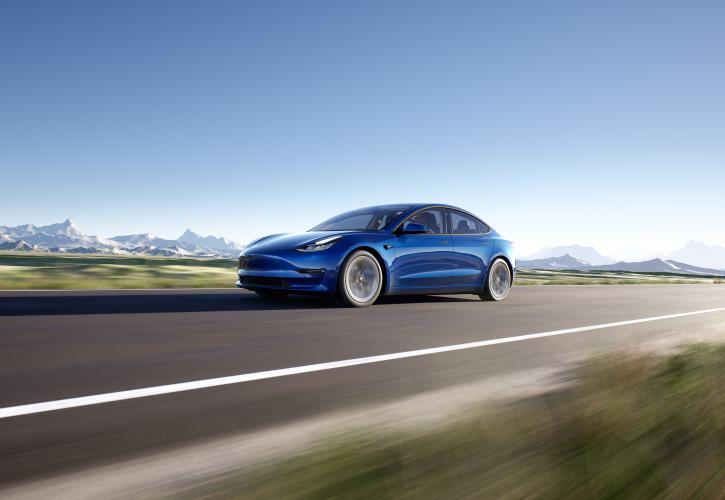 Φθηνότερα τα Tesla Model 3 και Model Y στην Ελλάδα